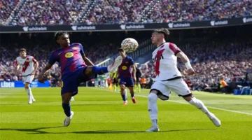 خبير تحكيمي يوضح أحقية برشلونة في ركلة جزاء أمام رايو فاليكانو